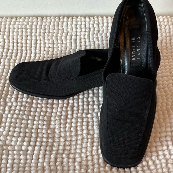 Stuart Weizmann black loafers. - Picture 4 of 7